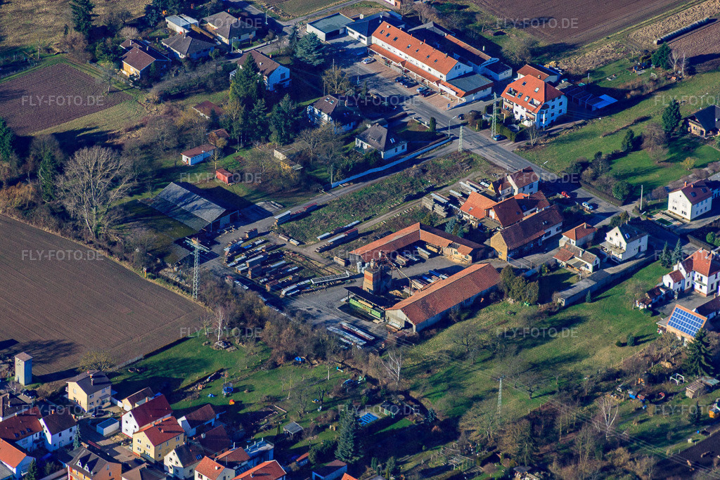 Neustadter Straße Holz-Forster | Luftbild: Neustadter Straße Holz-Forster in Lingenfeld im Bundesland Rheinland-Pfalz in Deutschland. Foto: IMG_36798.jpg vom 16.01.2011 durch Werner Riehm/FLY-FOTO.de - Realisiert mit Pictrs.com