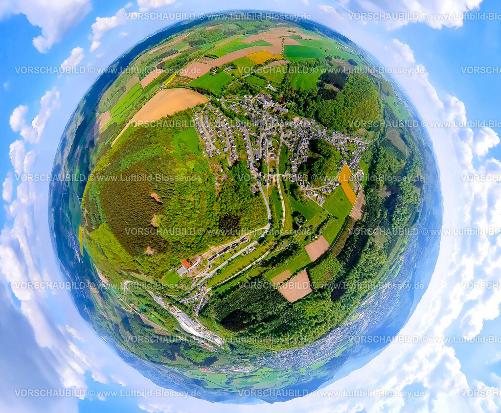 Olsberg240590429Antfeld | Luftbild, Wohngebiet Ortsansicht Antfeld, umgeben von Wald und Wiesen mit Feldern, Erdkugel, Fisheye Aufnahme, Fischaugen Aufnahme, 360 Grad Aufnahme, tiny world, little planet, fisheye Bild, Antfeld, Olsberg, Sauerland, Nordrhein-Westfalen, Deutschland