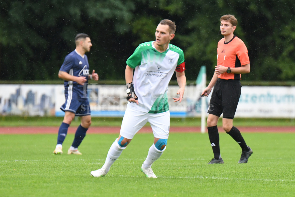 SpVgg GW Deggendorf : FC Obernzell-Erlau | Matthias Schaefer (SpVgg GW Deggendorf #18) - Realisiert mit Pictrs.com