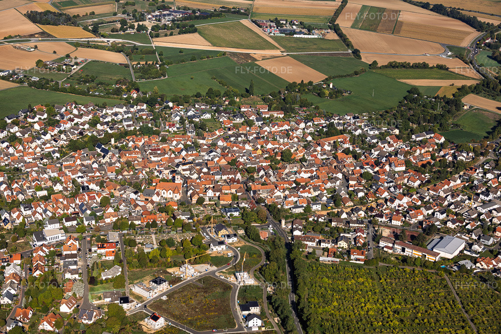 Luftbild: Ortsansicht aus Süden im Ortsteil Pflaumheim in Großostheim im Bundesland Bayern in Deutschland. – Foto: IMG_159151.jpg vom 22.09.2026 durch Werner Riehm/FLY-FOTO.de – Auflösung des Originals: 6000 x 4000 px