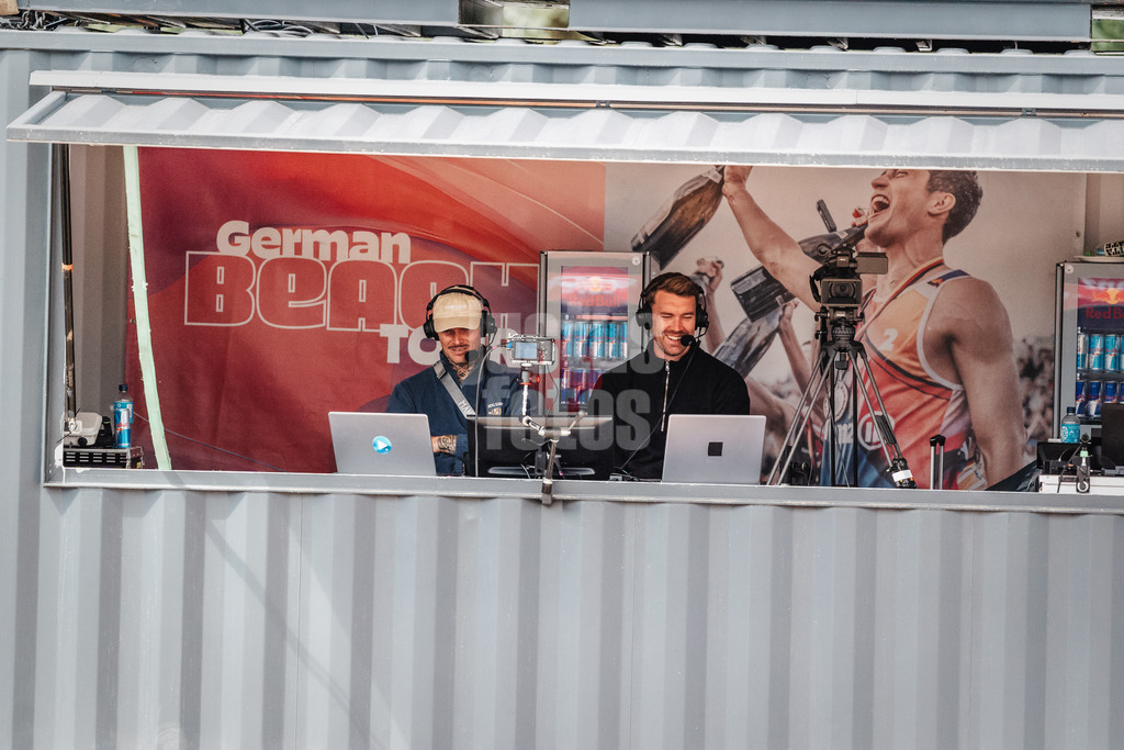 Beachvolleyball | Frauen | Allianz German Beach Tour 2025 | Tourstop Hamburg | 30.05.2025 | v.l. Dirk Funk und Alexander Walkenhorst Kommentatoren