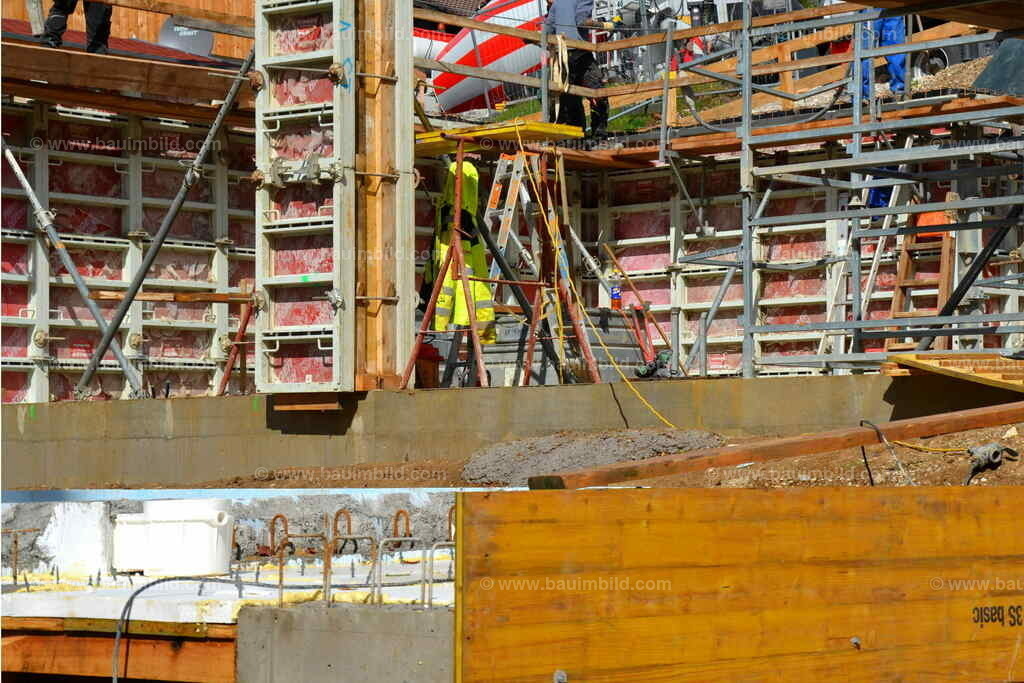 Betonierarbeiten Betonwände | Betonieren von Betonwänden, dahinter Fahrmischer 