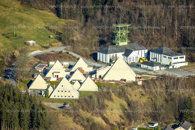 Lennestadt250309258GalileoPark | Luftbild, Galileo Park, Sauerland-Pyramiden, Bergbaumuseum Siciliaschacht mit Förderturm, Meggen, Lennestadt, Sauerland, Nordrhein-Westfalen, Deutschland