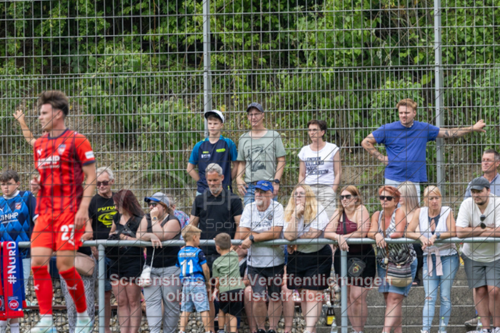 20250706_171049_1948 | #,TSG Salach (blau) vs. 1.FC Heidenheim (rot), Fußball, Freundschaftsspiel - WfV, Saison 2025/2026, Rasensportplatz, Staufenecker Str. 41, 73084 Salach, 06.07.2025 - 15:30 Uhr,Foto: PhotoPeet-Sportfotografie/Peter Harich