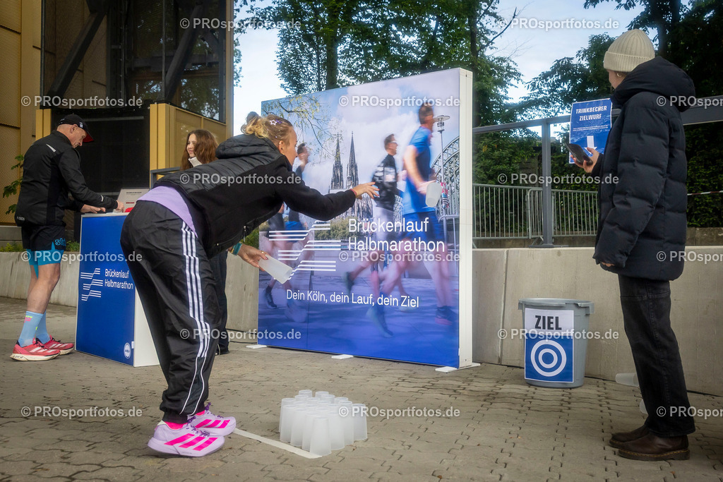23. ASV Nachtlauf; Koeln, 13.05.26 | Impressionen vom 23. ASV Nachtlauf am 13.05.26 am Tanzbrunnen in Koeln. Foto: BEAUTIFUL SPORTS/Leah Kohring