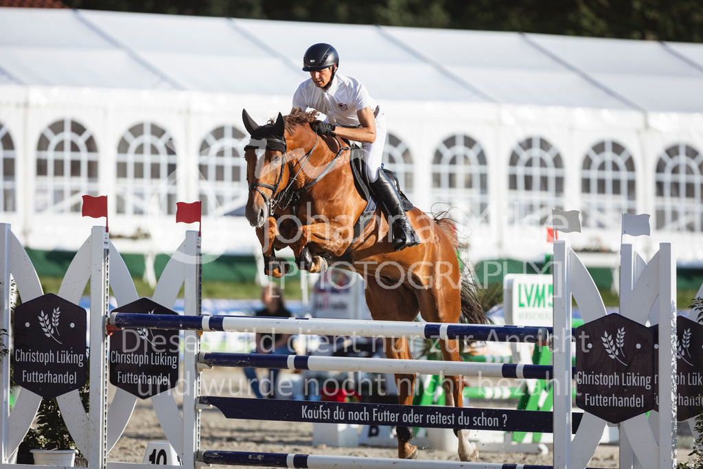 240711_BHO_M1-Spr-1-700 | Deine schönsten Turniermomente als professionelle Fotos! Entdecke hochwertige Pferdesport-Fotografie im Online-Shop. Jetzt Fotos finden & bestellen!