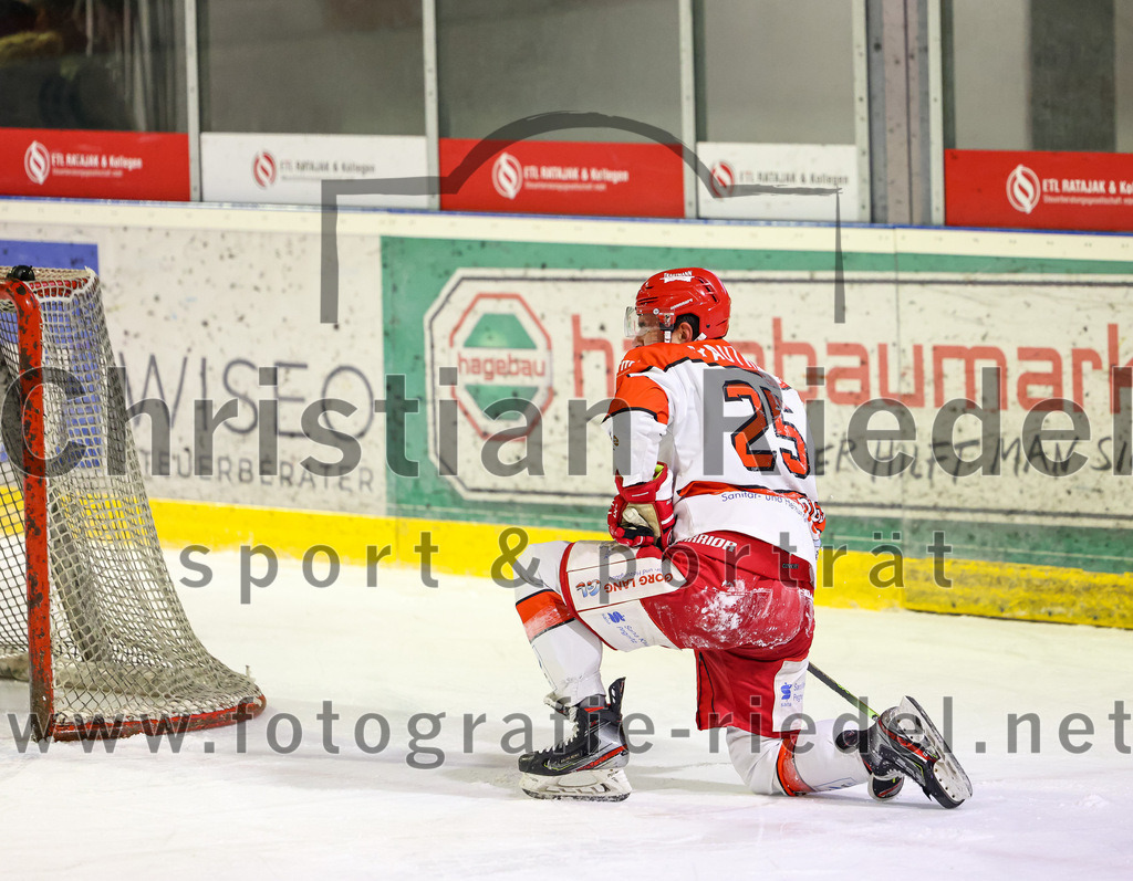 2022-12-02_100_TSV_Erding_gegen_EV_Pegnitz | Erding, Deutschland, 02.12.2022:
Eishockey, Bayernliga 2022 / 2023, 17. Spieltag, TSV Erding gegen EV Pegnitz, Endergebnis: 9:3

Leopold Trautmann (EV Pegnitz, #25)

Foto: Christian Riedel / fotografie-riedel.net
