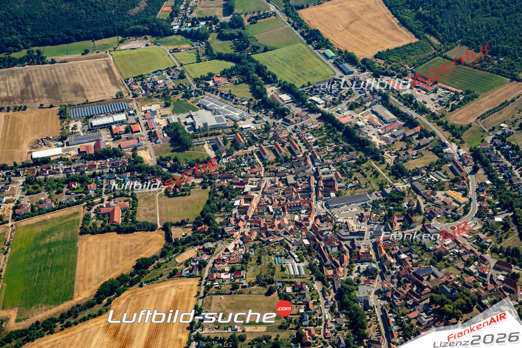 Das Luftbild der Stadt Bad Bibra wurde 2022 vom Flugzeug heraus erstellt (keine Drohnen-Aufnahmen) Aufnahmehöhe ca.450 Meter- hohe Bildauflösung und Druck-Qualität. Garantiert!