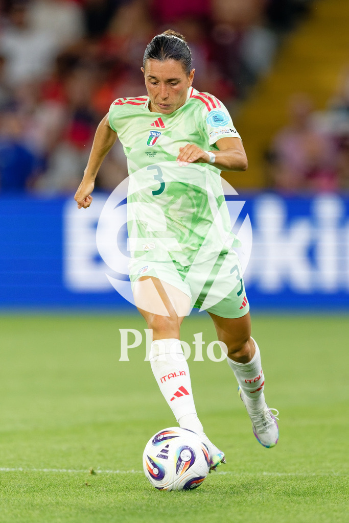 Norway v Italy - UEFA Women's EURO 2025 Quarter-Final | GENEVA, SWITZERLAND - JULY 16: Lucia Di Guglielmo of Italy runs with the ball during the UEFA Women's EURO 2025 Quarter-Final match between Norway and Italy at Stade de Geneve on July 16, 2025 in Geneva, Switzerland. (Photo by Giuseppe Velletri/Sports Press Photo/Getty Images)