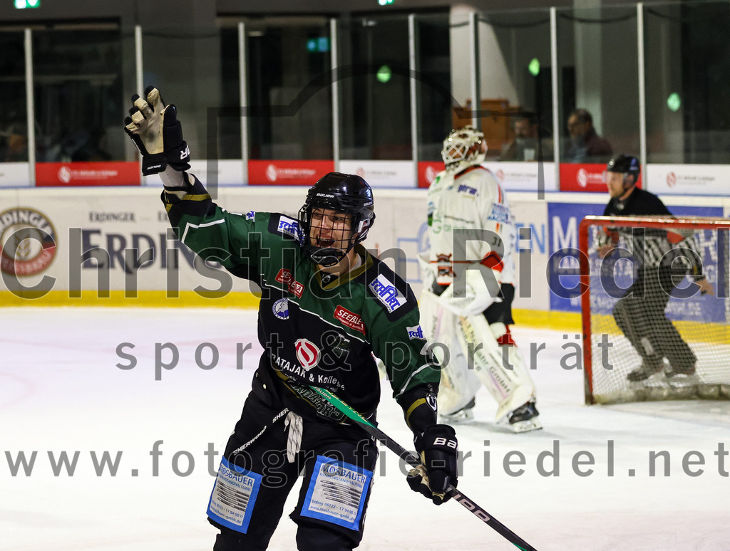 2022-11-04_066_Eishockey_TSV_Erding_gegen_TSV_Peissenberg | Erding, Deutschland, 04.11.2022:
Eishockey, Bayernliga 2022 / 2023, 10. Spieltag, TSV Erding gegen TSV Peißenberg, Endergebnis: 4:3

Simon Franz (Erding Gladiators, #4)

Foto: Christian Riedel / fotografie-riedel.net