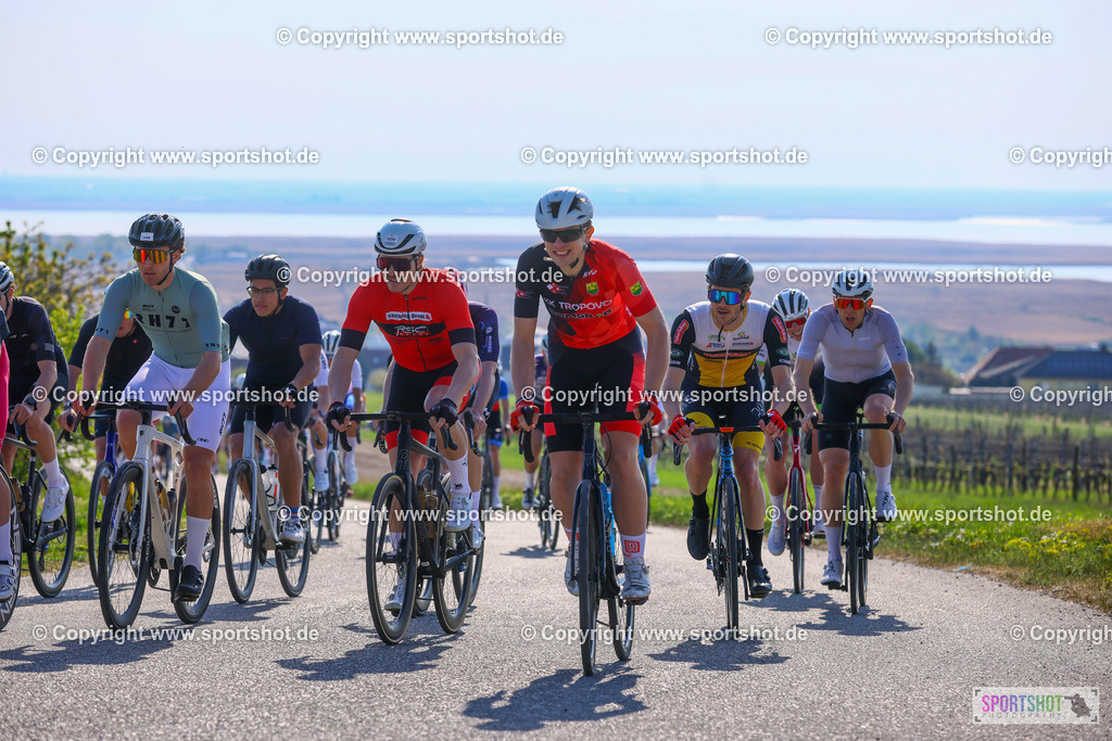 TRA_0080 | Neusiedlersee Radmarathon 2026@sportshot_your_pictrs #yourpictures#roadtowm2029 #nrm #neusiedlerseeradmarathon #neusiedlersee #neusiedlerseetourismus #burgenland #mörbisch #nrm26 #burgenlandtourismus #voglundco #poweredbyburgenlandtourismus #radsport #rad #marathon #ucigranfondo #visitburgenland #ucigranfondoworldseries