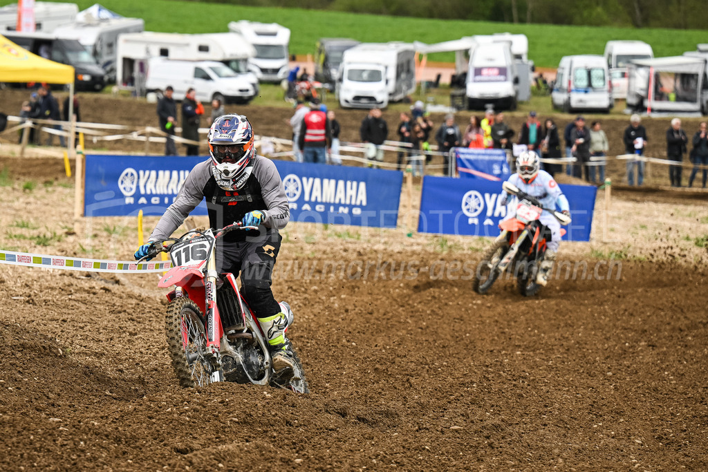 Motocross Schlatt bei Winterthur - 30. April 2023 | #116 Hubert Christoph aus Truellikon (CH) auf Honda CRF 250 in der Kategorie Senioren am Motocross Schlatt bei Winterthur, 30. April 2023. 
Instagram: @mx_schlatt | @mc_wila | @sam_schweiz
Bild: Sportfotografie Markus Aeschimann | www.markus-aeschimann.ch - Realisiert mit Pictrs.com