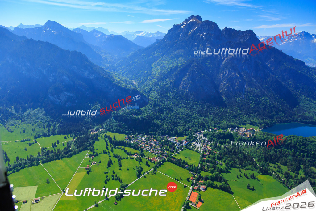 Luftbild von Hohenschwangau Schwangau - Luftaufnahme wurde 2015 von https://frankenair.de mittels Flugzeug (keine Drohne) erstellt - die Geschenkidee