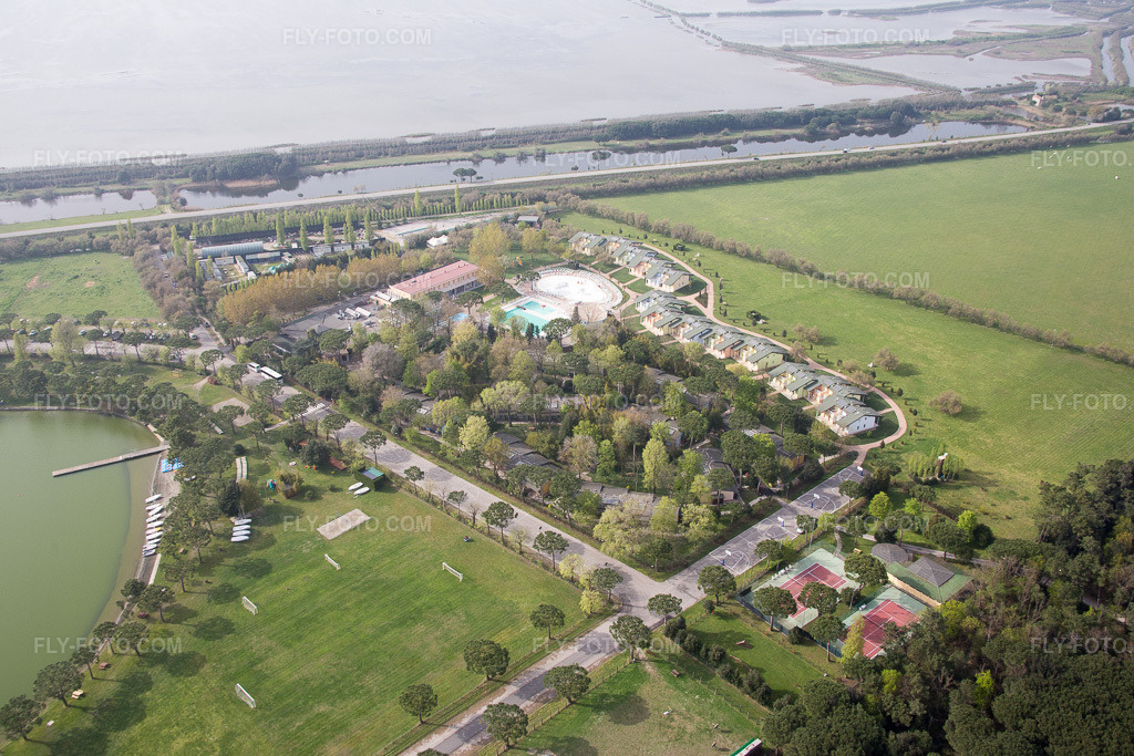 Aerial view: Comacchio, Lido di Volano in Lido di Volano in the state Emilia Romagna, Italy. – Photo: IMG_087252.jpg taken on 04/05/2016 by Werner Riehm/FLY-FOTO.com – Resolution of the original: 5472 x 3648 px