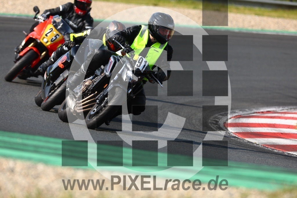 0091-20250617_06579 | Schöne Erinnerungen an spannende Momente - das festzuhalten ist unser Job. PIXELrace.de ist seit 2003 auf den Rennstrecken Europas unterwegs um die Action draußen beim Fahren und die wunderbare Stimmung imm Fahrerlager für euch einzufangen.