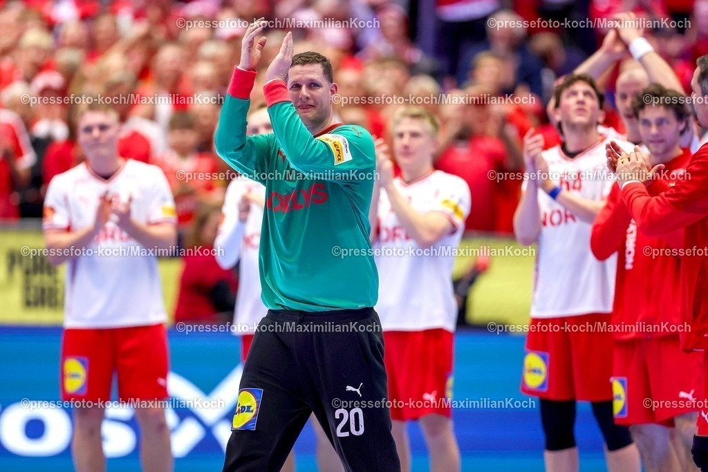 EHF18012602128 | 18.01.2026, Handball, Men's EHF EURO 2026, Dänemark - Rumänien, Jyske Bank Boxen in Herning, Dänemark, Preliminary Round: Player of the Match Ehrung Auszeichnung POTM  Kevin Moller (Denmark #20) 