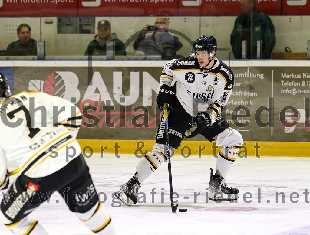 2022-09-23_034_TSV_Erding_gegen_EV_Fuessen | Erding, Deutschland, 23.09.2022:
Eishockey, Bayernliga 2022 / 2023, Testspiel, TSV Erding gegen EV Füssen, Endergebnis: 1:3

Justus Meyl (EV Füssen, #10)

Foto: Christian Riedel / fotografie-riedel.net