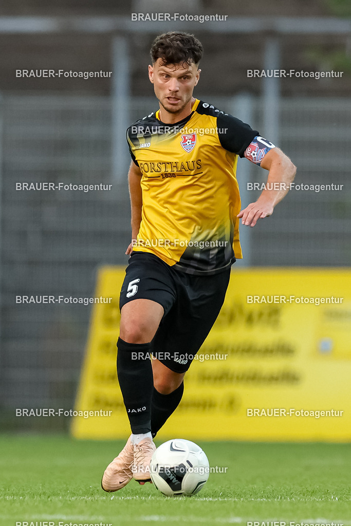 SB_KFCBAU_20250815_4373.JPG -  - KFC Uerdingen - SF Baumberg - Oberliga Niederrhein | Krefeld, Deutschland, 15.08.25: Ole Päffgen (KFC Uerdingen) in Aktion, am Ball, Einzelaktion während des Oberliga Niederrhein Spiels zwischen KFC Uerdingen - SF Baumberg in der Grotenburg Stadion am 15. August 2025 in Krefeld, Deutschland. (Foto von Stefan Brauer/Brauer-Fotoagentur)