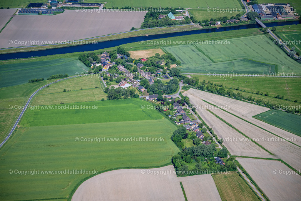Süder Waygaard_ELS_2560100623 | DAGEBüLL 10.06.2023 Landwirtschaftliche Nutzflächen und Feldgrenzen " Süder-Waygaart " umsäumen das Siedlungsgebiet des Dorfes in Dagebüll Nordfriesland im Bundesland Schleswig-Holstein, Deutschland. // Agricultural land and field boundaries surround the settlement area of the village " Sueder-Waygaart " in Dagebuell North Friesland in the state Schleswig-Holstein, Germany. Foto: Martin Elsen