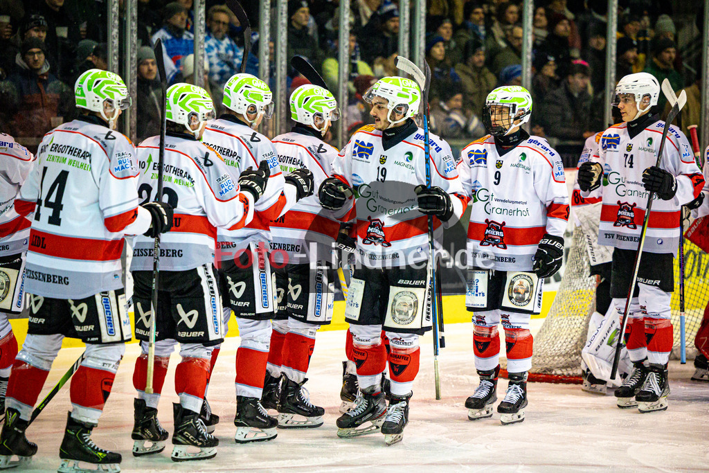 HC Landsberg RIVER KINGS gegen TSV Peißenberg MINERS | Eishockey Bayernliga Herren Vorrunde 2024/25, HC Landsberg RIVER KINGS gegen TSV Peißenberg MINERS, 20250103,Eröffnung,2025-01-03 in Landsberg am Lech (Eisstadion Landsberg)Matthäus LIDL (MINERS 19), Anton ENGEL (MINERS 9)Copyright: WolfgangxLindner foto-lindner.de