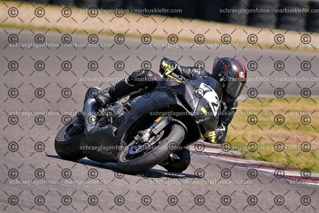 26bt05-1005 | markuskiefer.com - Realisiert mit Pictrs.com