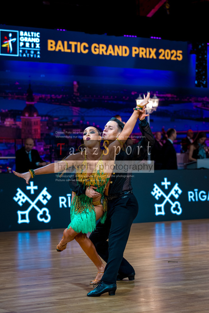 20251213_Baltic-GP_1955-2 | Tanzsportbilder, Standardtanz, Lateintanz, WDSF, DTV, LTVB, dancecomp, goc, hessen tanzt, blaues band der spree, walzer, tango, wiener walzer, slowfox, quickstepp, samba, rumba, cha-cha-cha, paso doble. jive, hd-kroft photography, turniertanzsport