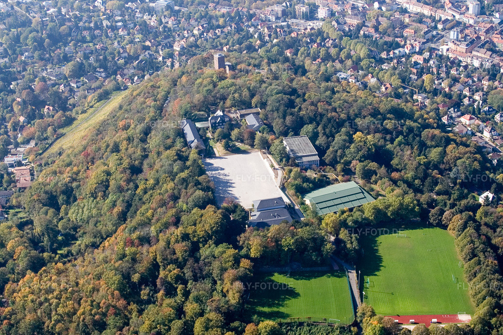 Luftbild: Fussballplätze derSportschule Schöneck (Landesleistungszentrum des badischen Fussballverbands und des badischen Sportbunds) auf dem Turmberg im Ortsteil Durlach in Karlsruhe im Bundesland Baden-Württemberg in Deutschland. Foto: IMG_8580.jpg vom 14.10.2007 durch Werner Riehm/FLY-FOTO.de