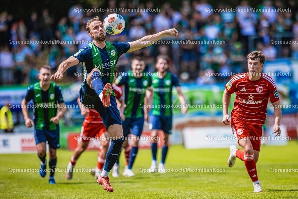 xkwi09082501034 | 09.08.2025, xkwix, Fußball, Regionalliga West, FC Gütersloh - Fortuna Düsseldorf 2, Ohlendorf Stadion im Heidewald: Julius Langfeld ( FC Gütersloh #10 ) 