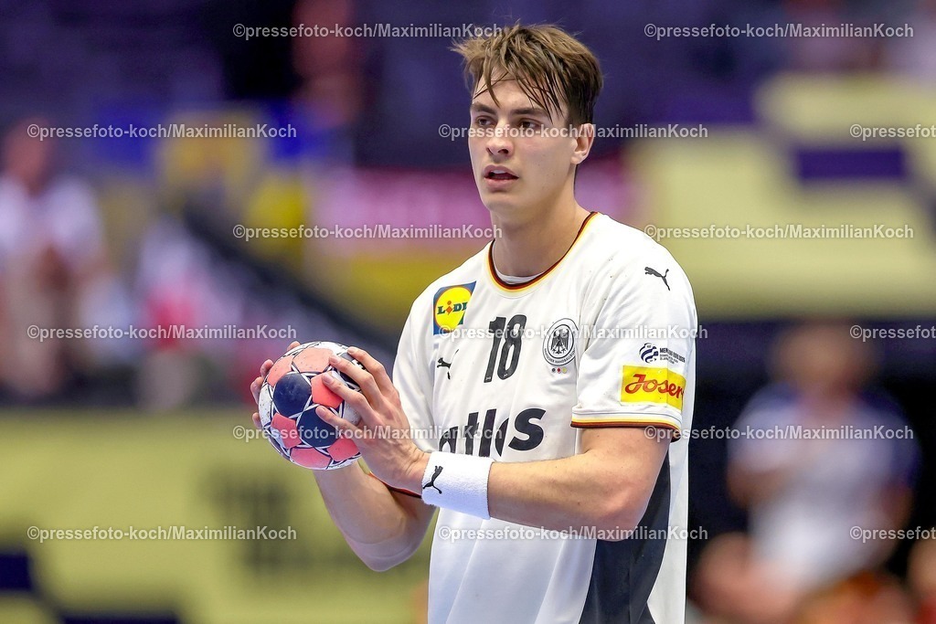 EHF15012602152 | 15.01.2026, Handball, Men's EHF EURO 2026, Deutschland - Österreich, Jyske Bank Boxen in Herning, Dänemark, Preliminary Round:  Julian Köster (Germany #18) 