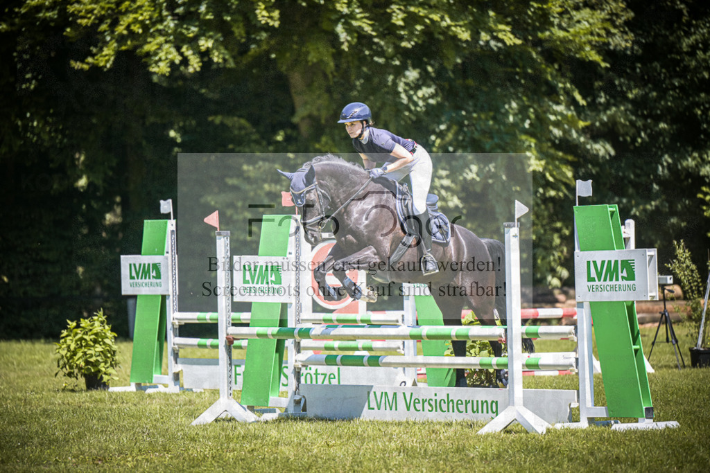 DOS_3705 | Entdecke hochwertige Reitturnierfotos von Foto Oger. Professionell, emotional und authentisch – jetzt Lieblingsmomente im Shop bestellen.Deutschlandweite Turnierfotografie. - Realisiert mit Pictrs.com