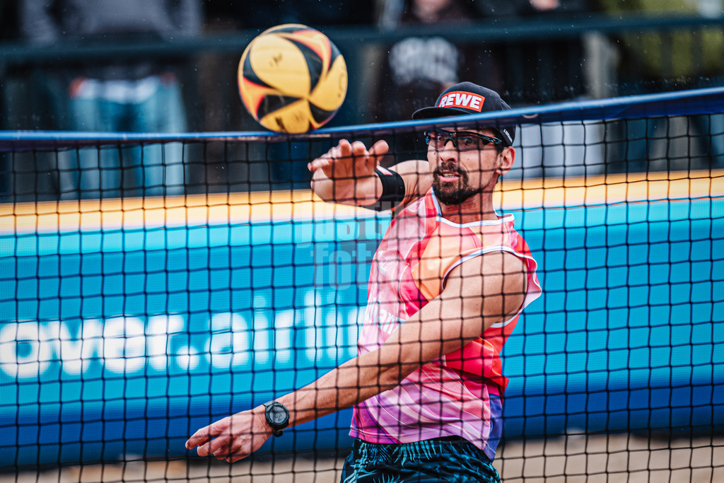 Beachvolleyball | Männer | Allianz German Beach Tour 2025 | Tourstop Hamburg | 29.05.2025 | Jonathan Erdmann beim Angriff