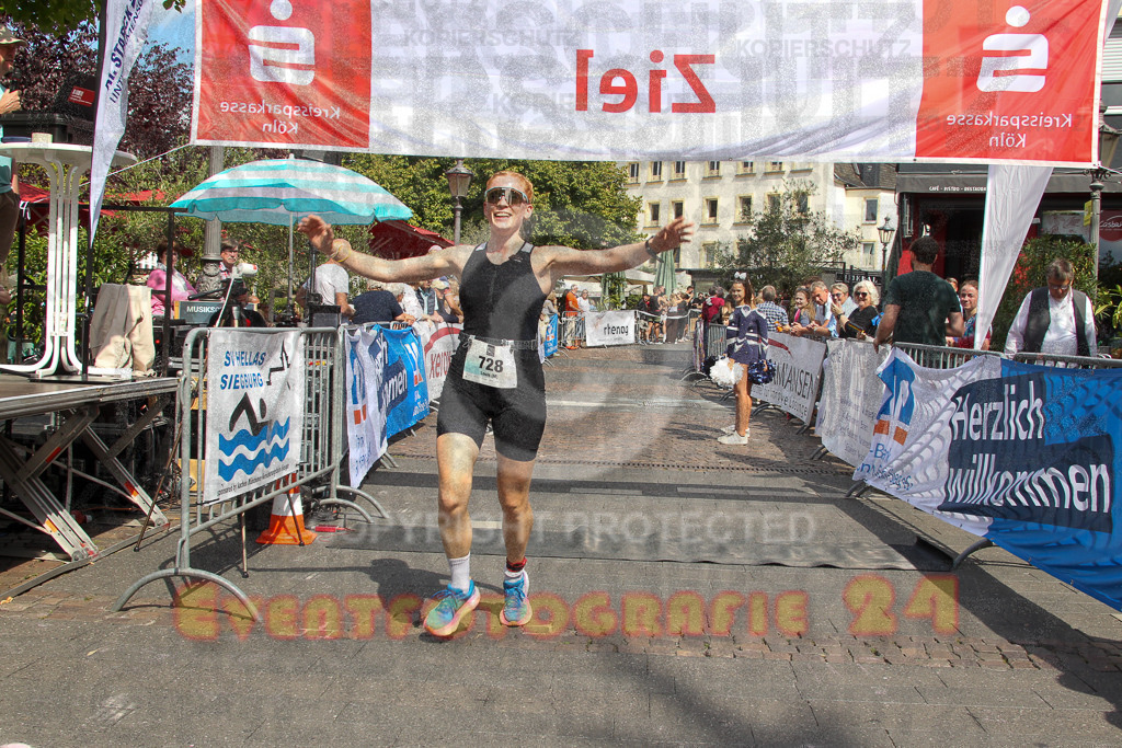 250824_1502_EV4_2590 | Sportfotografie im Rhein-Sieg Kreis, Köln, Bonn, NRW, Rheinland Pfalz, Hessen, etc. Unser Tätigkeitsfeld umfasst den Laufsport vom Volkslauf über den Marathon, Duathlon, Triathon bis zum Ultralauf wie Kölnpfad Ultra oder Schindertrail.