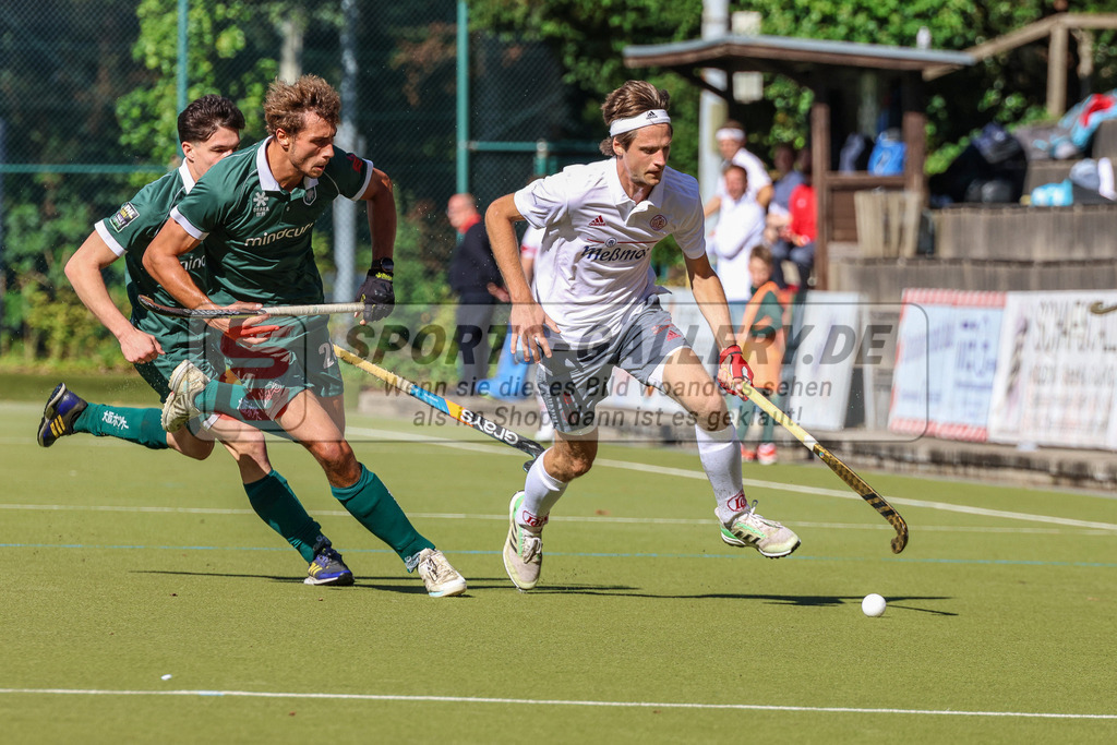 MJ_2022-09-25_HTCU-Alster-25 | Anton Boeckel (Club an der Alster #8) & Moritz Ludwig (Uhlenhorst Mülheim #25), Uhlenhorst Mülheim - Club a. d. Alster am 25.9.2022 im Waldstadion, Mülheim a. d. Ruhr