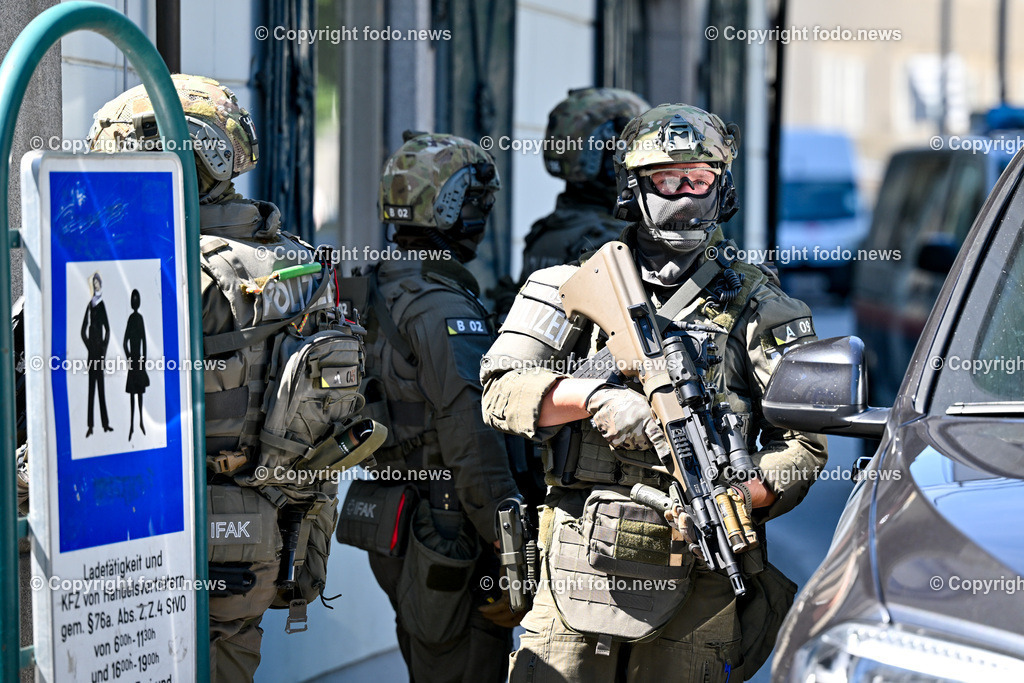 Polizeieinsatz Linz Spittelwiese nach Bombendrohung_ 15.05.2024-5 | 15.05.2024, AUT, Polizeieinsatz Linz Spittelwiese nach Bombendrohung, im Bild Cobra