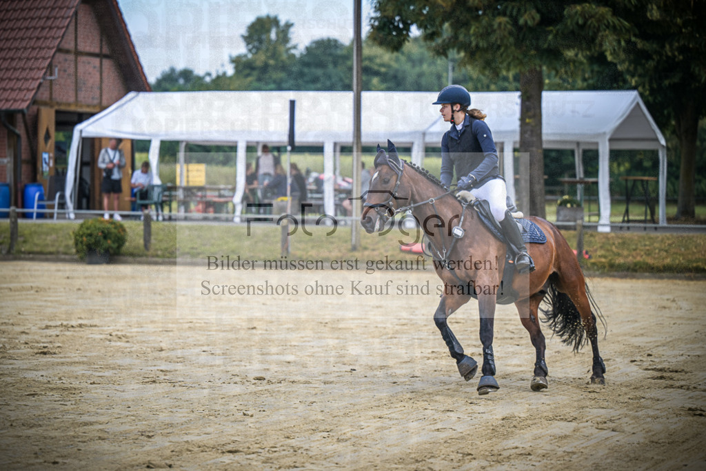 DOS_9603 | Entdecke hochwertige Reitturnierfotos von Foto Oger. Professionell, emotional und authentisch – jetzt Lieblingsmomente im Shop bestellen.Deutschlandweite Turnierfotografie. - Realisiert mit Pictrs.com