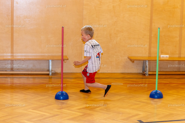 Sport in der Volksschule mit Sabrina Wrann | Bildershop von pixelworld.at - Realisiert mit Pictrs.com