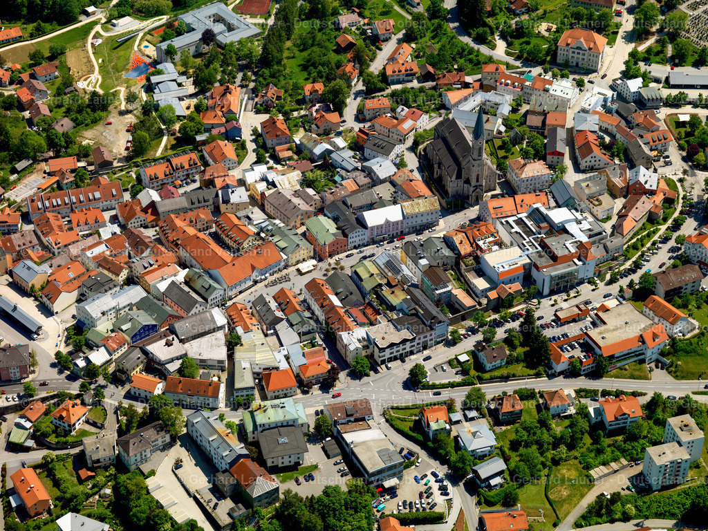 2724113 | WALDKIRCHEN 19.05.2007 Stadtzentrum im Innenstadtbereich  in Waldkirchen im Bundesland Bayern, Deutschland // The city center in the downtown area  in Waldkirchen in the state Bavaria, Germany Foto: Gerhard Launer