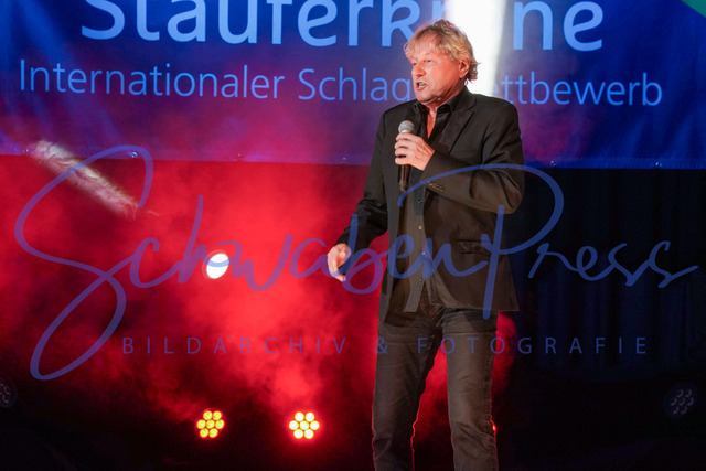 060424Ho2440 | Bernhard Brink -Stauferkrone 2024
Der internationale Schlagerwettbewerb Stauferkrone wird 2024 bereits zum fuenften Mal von Maitis Media ausgerichetet. 
Deutschland, Donzodrf, Stadthalle, 06.04.2024


