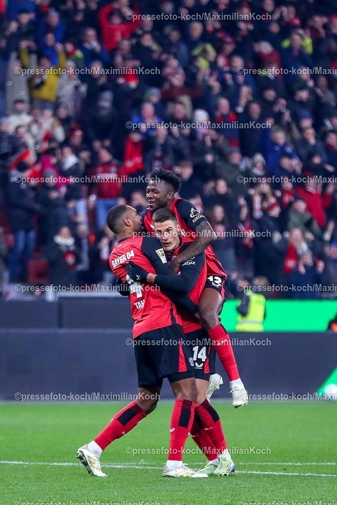 Lev02022501069 | 02.02.2025, Fußball, Bayer 04 Leverkusen - TSG 1899 Hoffenheim, 1. Fußball Bundesliga, 20. Spieltag, BayArena, Saison 2024 2025: Torjubel nach dem 3:0 durch Patrik Schick (Bayer04 Leverkusen #14) zusammen mit Jonathan Tah (Bayer04 Leverkusen #4) und Edmond Tapsoba (Bayer04 Leverkusen #12)DFB regulations prohibit any use of photographs as image sequences and or quasi-video.
