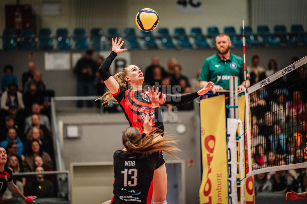 Volleyball | Frauen | Saison 2025/2026 | Volleyball Bundesliga | ETV Hamburger Volksbank Volleys vs. VC Wiesbaden | 14.03.2026 | Alexa Sophie Thaden (#15, ETV Hamburger Volksbank Volleys) beim Angriff