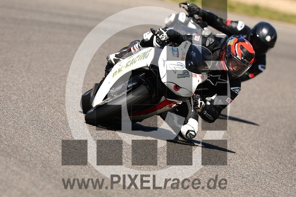 0267-20260426_01883 | Schöne Erinnerungen an spannende Momente - das festzuhalten ist unser Job. PIXELrace.de ist seit 2003 auf den Rennstrecken Europas unterwegs um die Action draußen beim Fahren und die wunderbare Stimmung imm Fahrerlager für euch einzufangen.