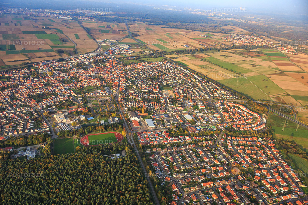 Luftbild: Gutenbergstr in Rülzheim im Bundesland Rheinland-Pfalz in Deutschland. Foto: IMG_075530.jpg vom 26.10.2014 durch Werner Riehm/FLY-FOTO.de