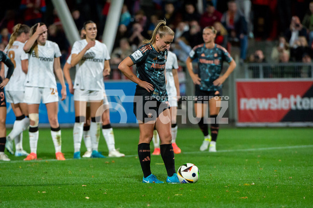 20241020NSZ_1832 | Georgia Stanway (Bayern München,No.31) tritt zum Elfmeter anDEU, Leverkusen, 20.10.2024 Fußball, Frauen, Google Pixel Frauen-Bundesliga, Saison 2024/2025, 7. Spieltag, Bayer 04 Leverkusen - FC Bayern MünchenDIE DFB-RICHTLINIEN UNTERSAGEN JEGLICHE NUTZUNG VON FOTOS ALS SEQUENZBILDER UND/ODER VIDEOÄHNLICHE FOTOSTRECKEN - Realisiert mit Pictrs.com