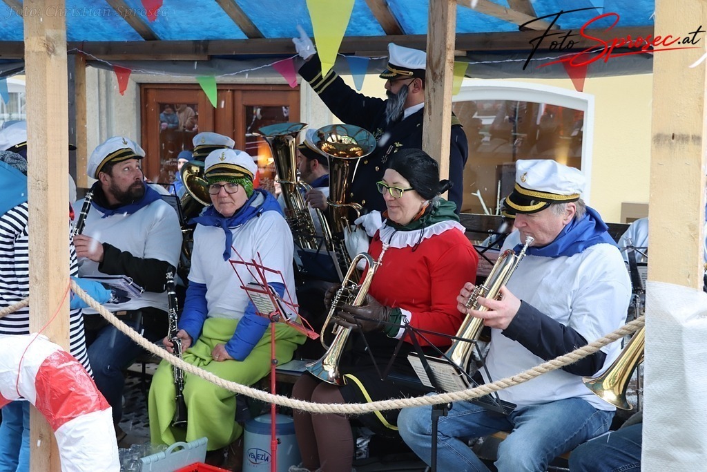 fasching2026-mariazell (16) | Mit meiner Kamera halte ich besondere Augenblicke, faszinierende Landschaften und interessante Details fest. Dabei entstehen ganz unterschiedliche Aufnahmen – von stimmungsvollen Landschaftsfotografien und beeindruckenden Drohnenaufnahmen über Pressefotos - Realisiert mit Pictrs.com