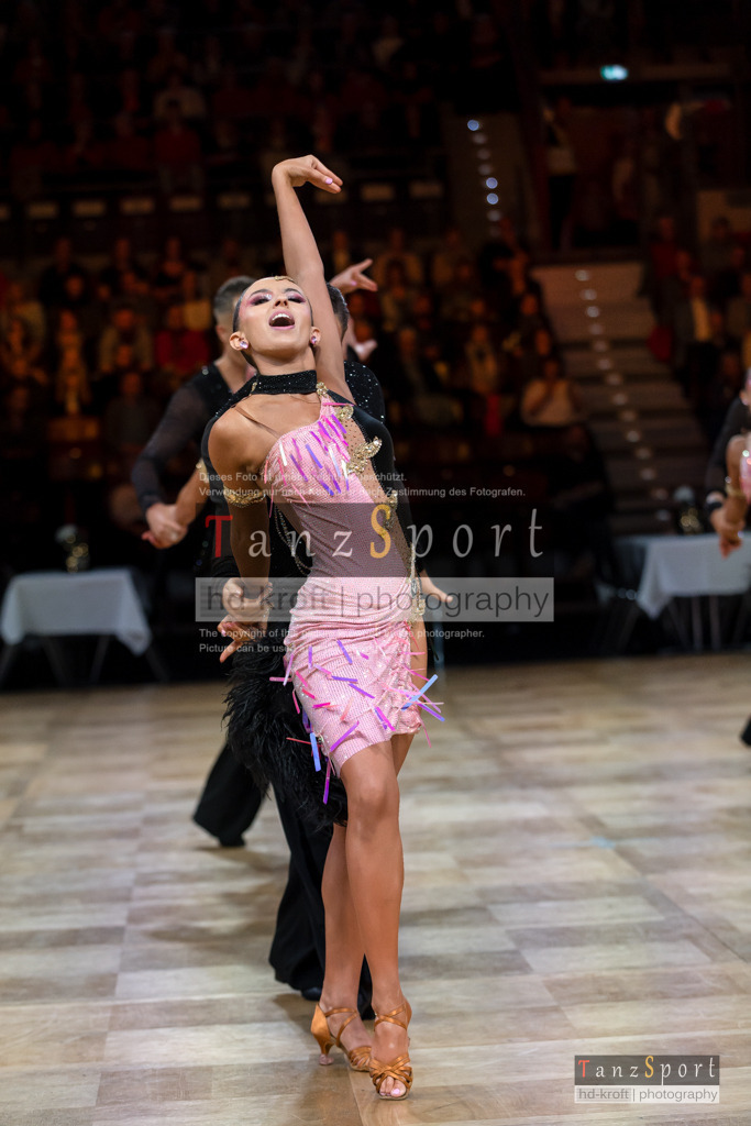 20241109_DM-Formationen_Vorrunde_0711 | Tanzsportbilder, Standardtanz, Lateintanz, WDSF, DTV, LTVB, dancecomp, goc, hessen tanzt, blaues band der spree, walzer, tango, wiener walzer, slowfox, quickstepp, samba, rumba, cha-cha-cha, paso doble. jive, hd-kroft photography, turniertanzsport