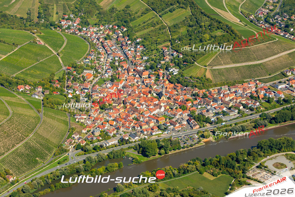 Das Luftbild zeigt :  Randersacker - Die Luftaufnahme wurde 2023 vom UL-Flugzeug aus erstellt ( keine Drohne ) - Hochauflösende Luftaufnahme - Für grossformatige Ausdrucke geeignet. Die Geschenkidee !Mit Lizenz und Bildrechte bestellbar