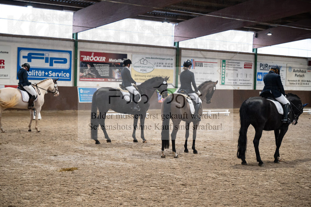 Hallenreittunier Voxtrup 2023 | Entdecke hochwertige Reitturnierfotos von Foto Oger. Professionell, emotional und authentisch – jetzt Lieblingsmomente im Shop bestellen. - Realisiert mit Pictrs.com