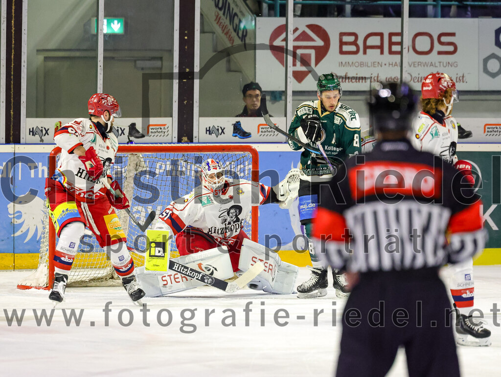 2026-02-20_084_TSV_Erding_gegen_Deggendorfer_SC | Erding, Deutschland, 20.02.2026:Eishockey, Oberliga Süd 2025 / 2026, 49. Spieltag, TSV Erding gegen Deggendorfer SC, Endergebnis: 4:1Torwart Timo Pielmeier (Deggendorfer SC, #51), Maximilian Forster (Erding Gladiators, #81)Foto: Christian Riedel / fotografie-riedel.net