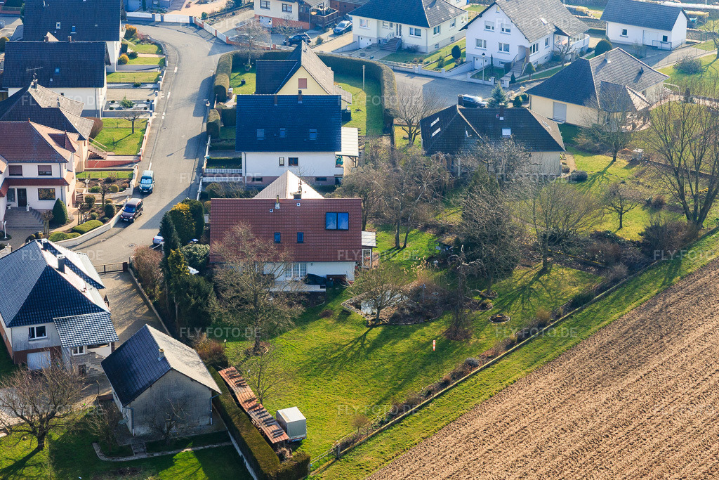 Luftbild: rue des Violets in Schleithal im Bundesland Bas-Rhin in Frankreich. – Foto: IMG_105381.jpg vom 25.03.2018 durch Werner Riehm/FLY-FOTO.de – Auflösung des Originals: 5032 x 3355 px