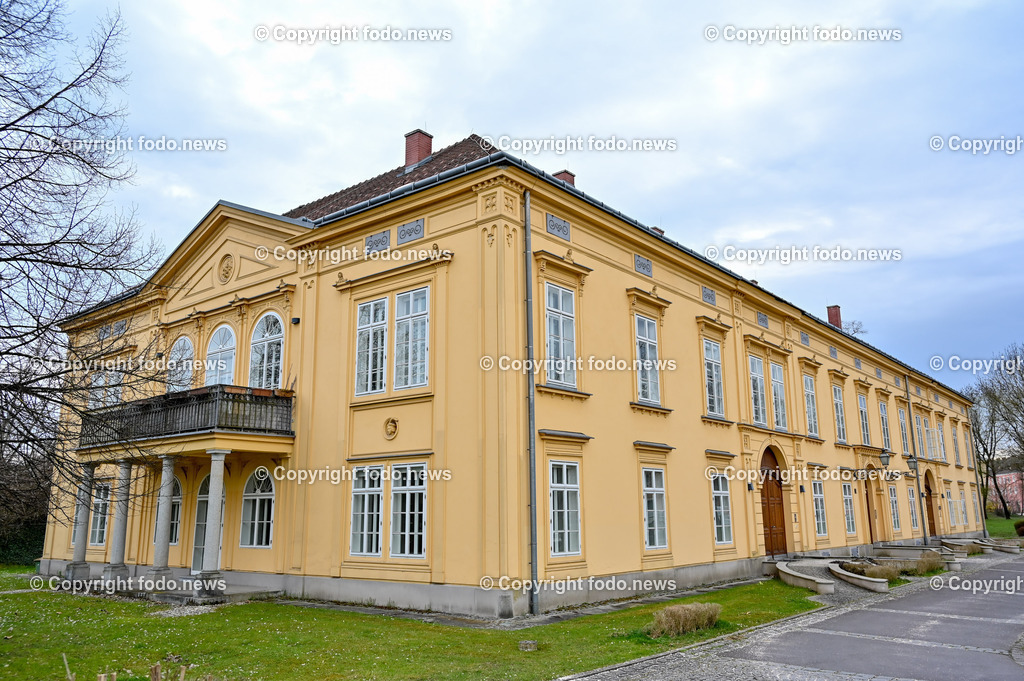 Kleinmünchen_ 25.03.2023-10 | 25.03.2023, Kleinmuenchen Linz, AUT, 100 Jahre Kleinmuenchen bei Linz, im Bild Steinbruckmühle / Das Grillmayr Schlößl ist eine ehemalige Fabrikantenvilla im Linzer Stadtteil Kleinmünchen. Sie bildete zusammen mit dem benachbarten Arbeiterwohnhaus und den Fabrikhallen der Spinnerei (heute Linz Textil) ein Ensemble. Das Grillmayer Schlößl steht unter Denkmalschutz. Quelle: Wikipedia